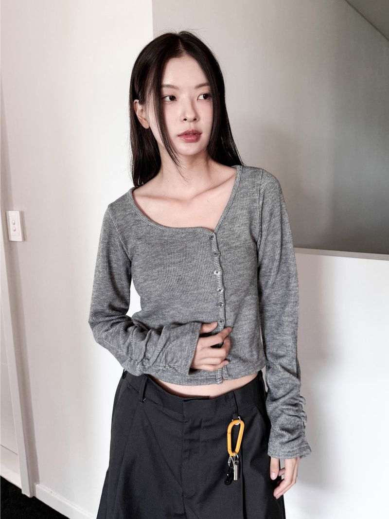 WOOHWA（ウファ）の「サイドボタンストラップカーディガン（トップス）」