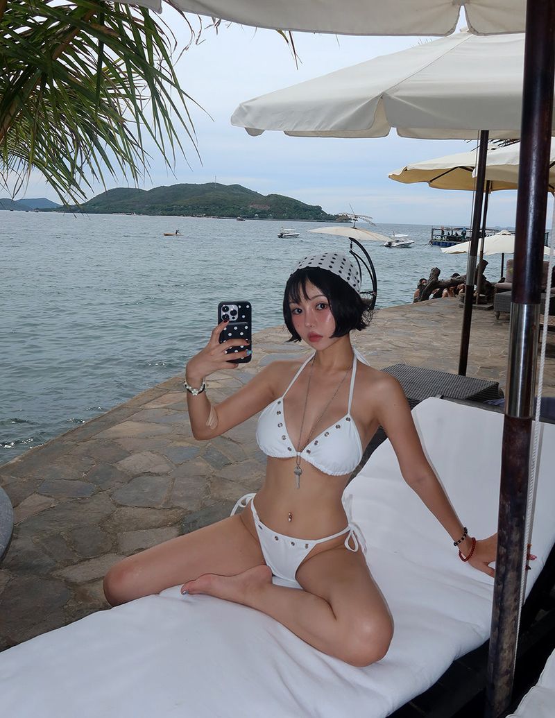 Punching eyelet strap bikini