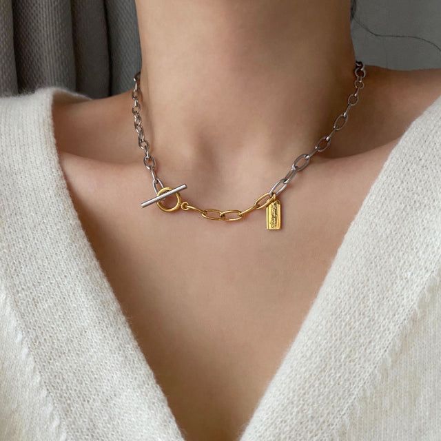 Acer rojo(アセルロジョ)の「lx Two Tone Toggle Bar Bold Chain Short Necklace(Accessories)」