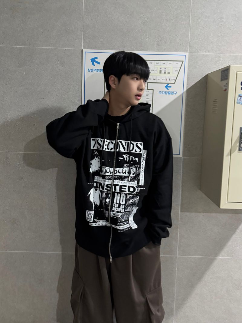 toon hooded zip-up