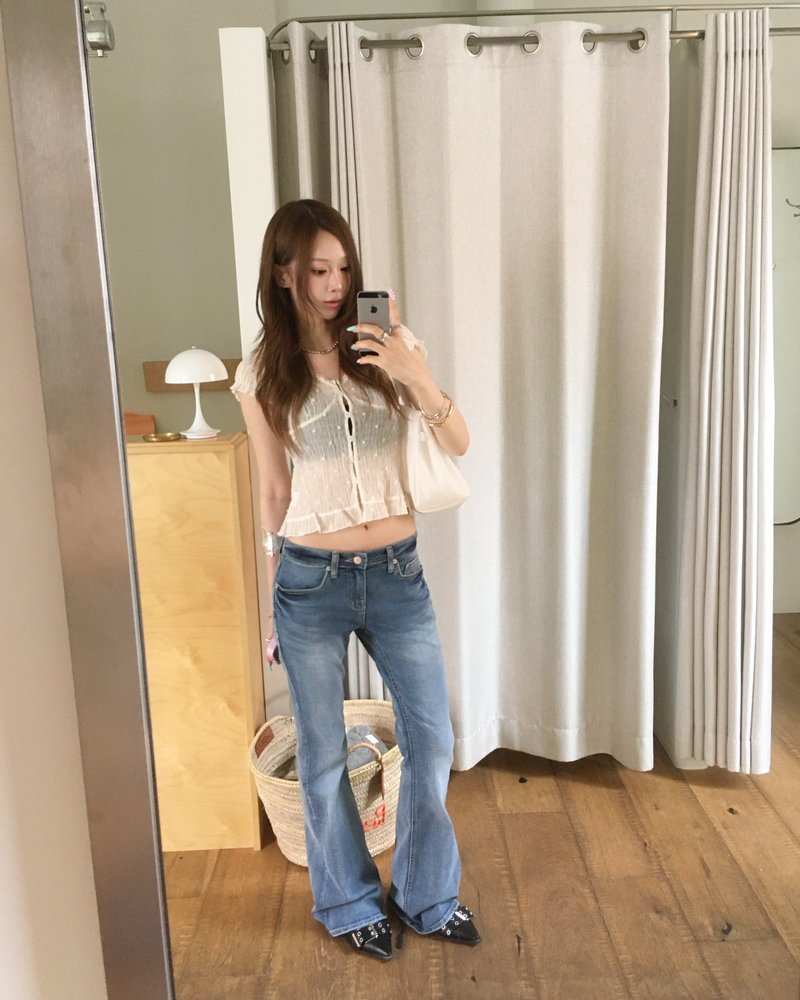 Soft lowrise boots cut pants