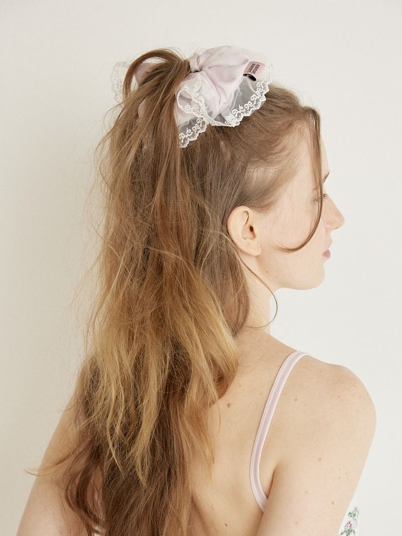 BIG LACE SCRUNCHIE - PINK