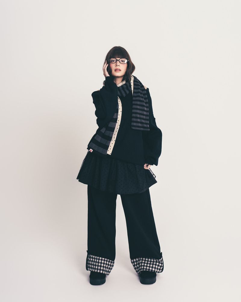 check folding sweatpants / black