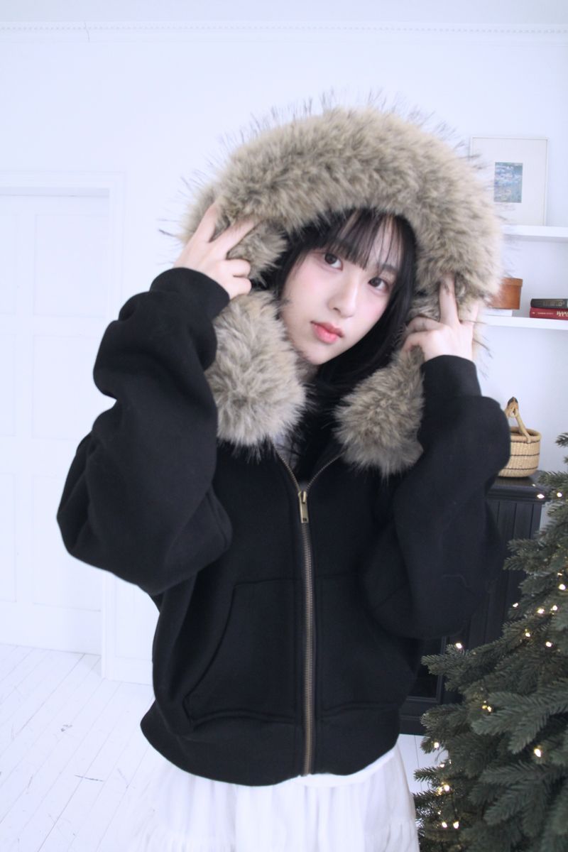 Cropped Fur Hooded Zip-Up (2color)