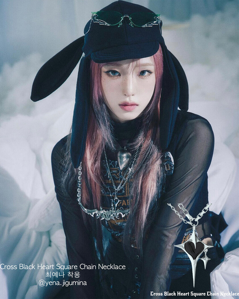 [Choi Ye Na, Chu, Lee Chae Yeon Pick] Cross Black Heart Square Chain Necklace