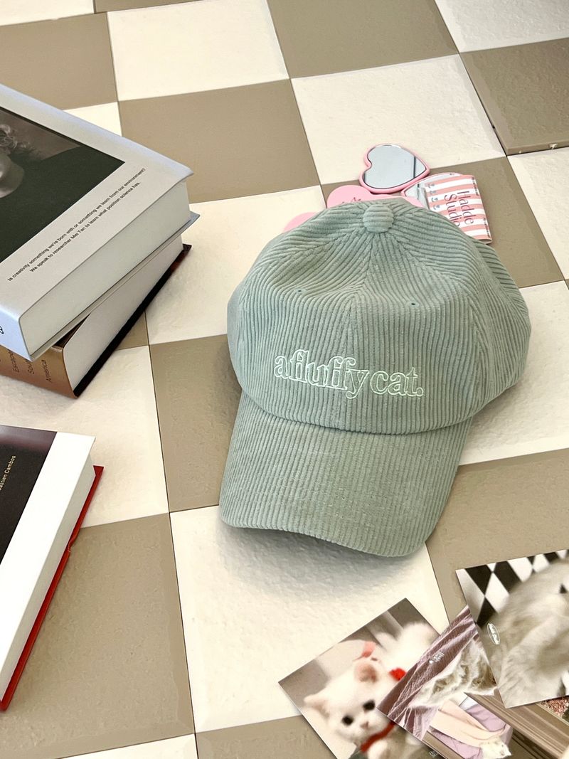 A FLUFFY CAT CORDUROY MINT BALL CAP