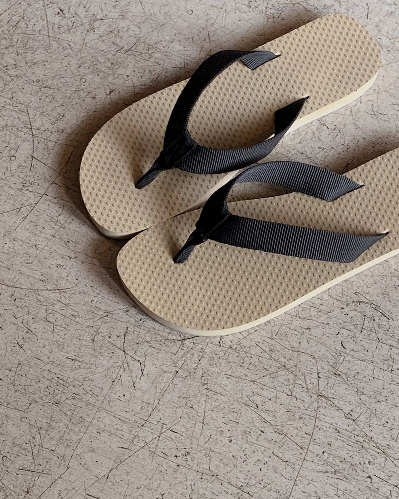 MAYBINS（メイビンス）の「CASE flip flops（Shoes）」