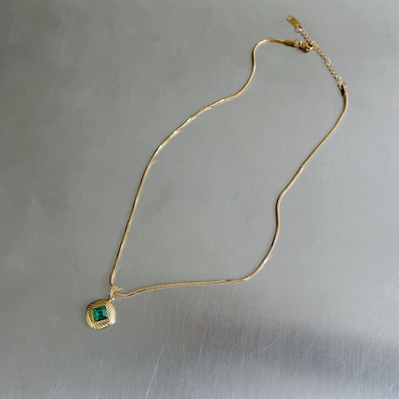 Green Stone Snake Chain Necklace