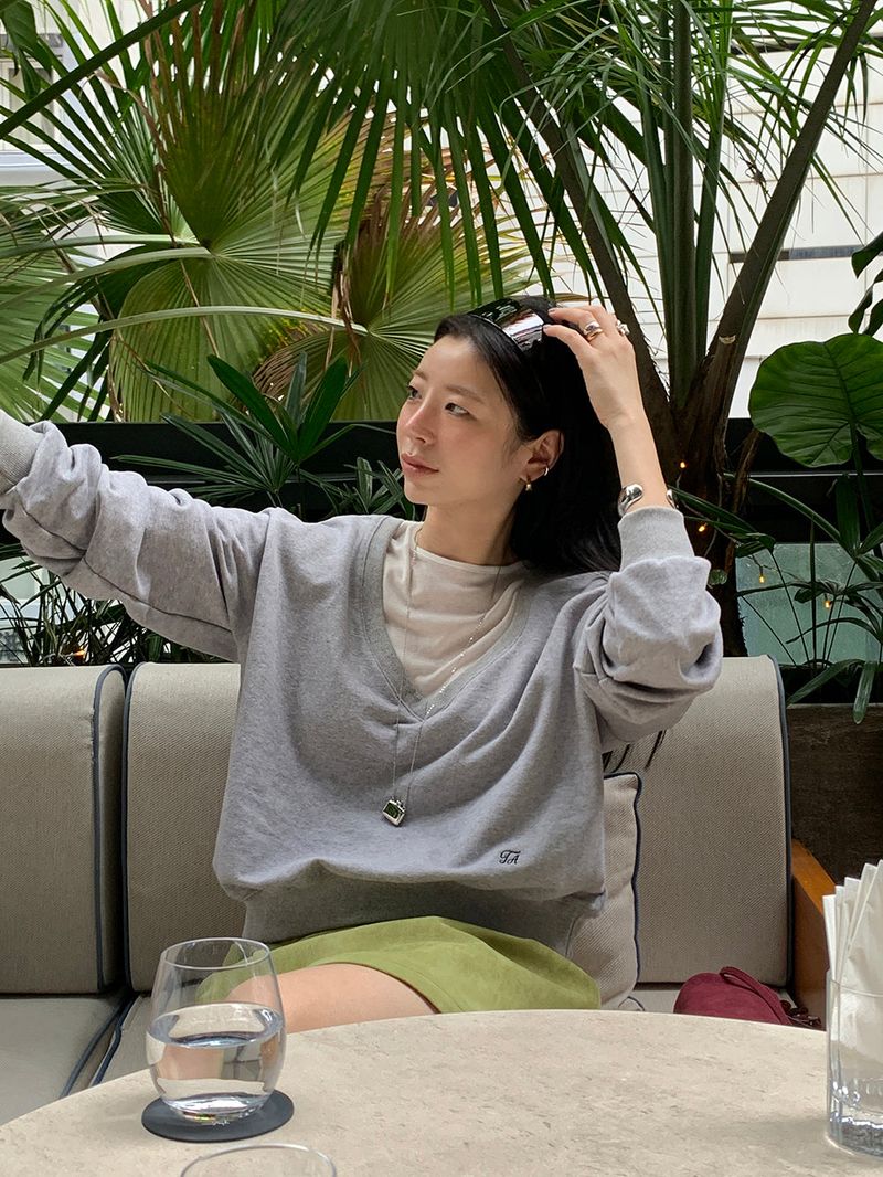 [MADE] TA DEEP V-NECK SWEATSHIRT