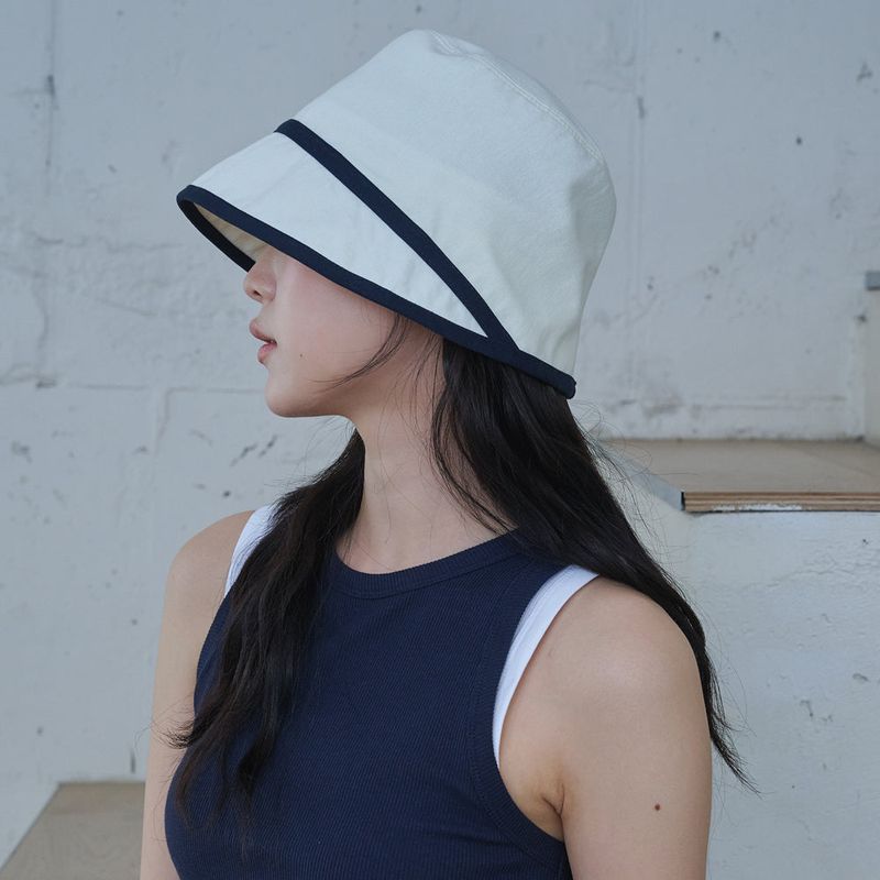 Contrast Line Moon Bucket Hat (Ivory)