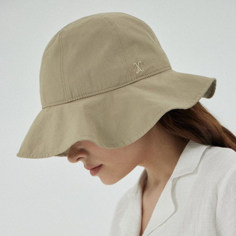 VA Curved Logo Round Frill Bucket Hat / Beige
