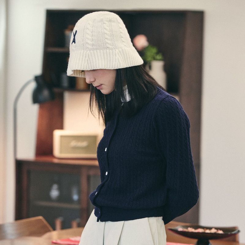 VA Applique Cable Knit Bucket Hat / Ivory
