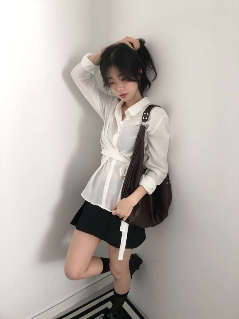 eyelet shoulder bag