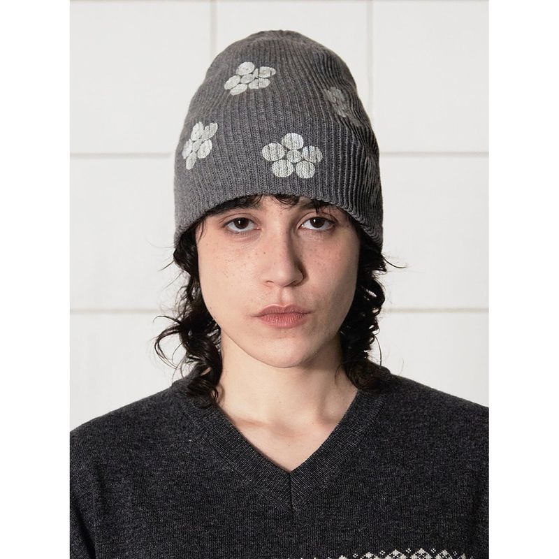 BUTTON FLOWER BEANIE / GREY
