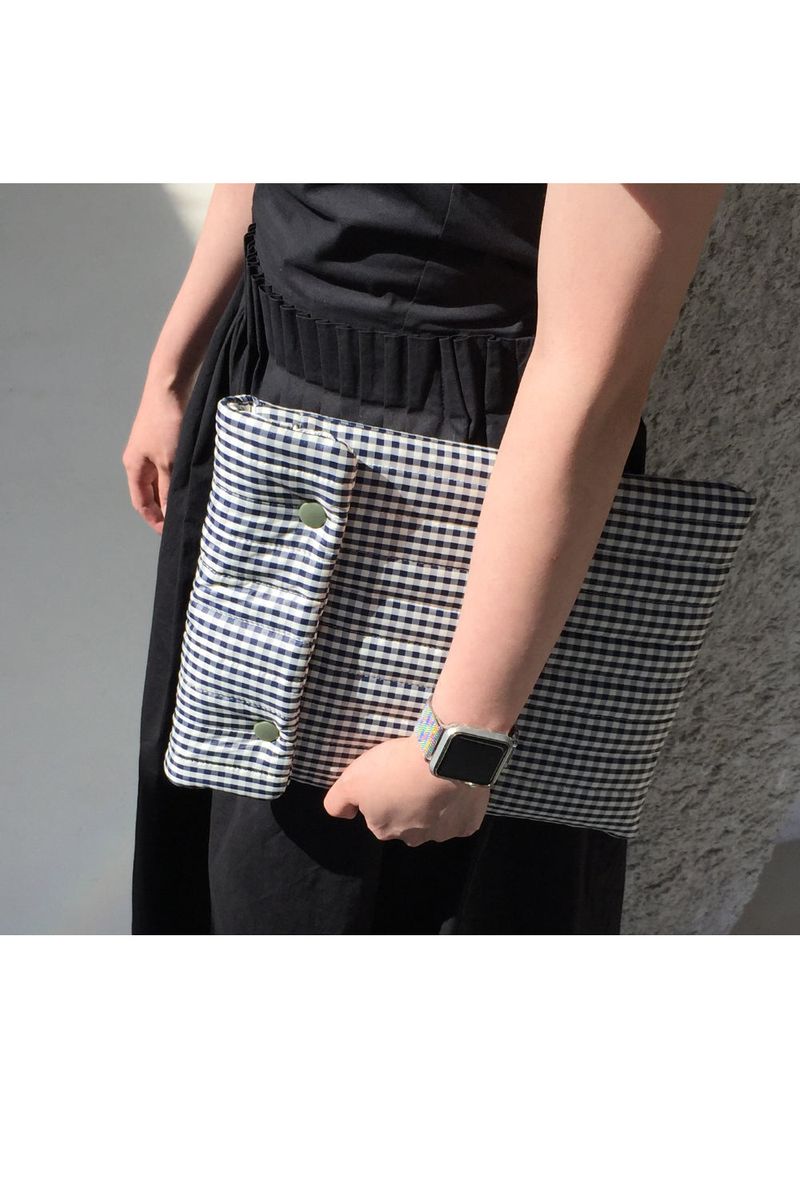 digital pouch