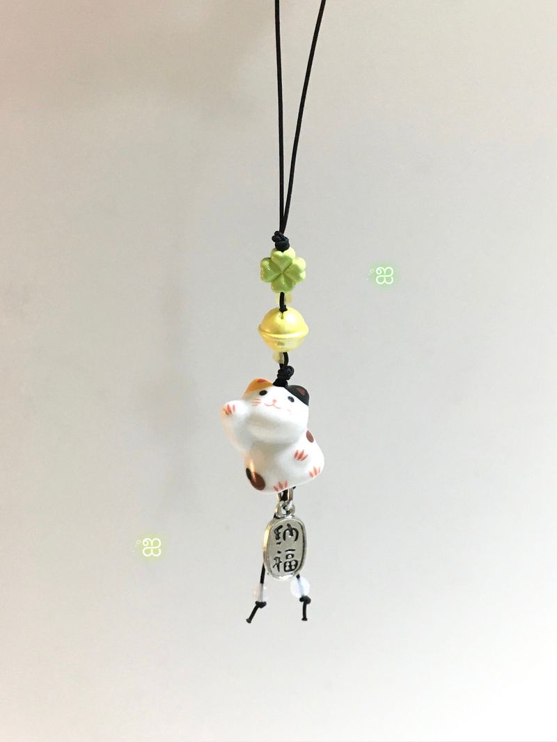 Lucky cat keyring