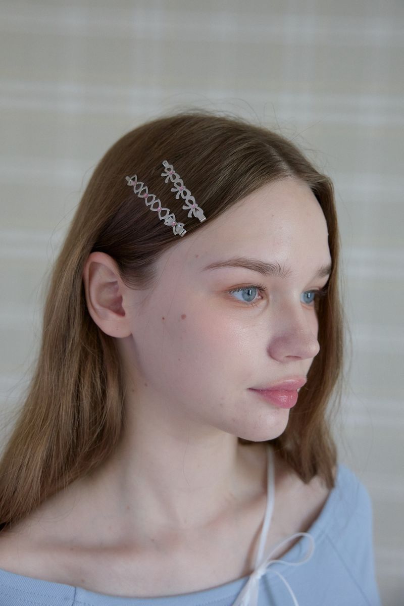 PINK PINEAPPLE（ピンクパイナップル）の「[2PCS 1SET] BLINK RIBBON METAL HAIR PIN（Hair Accessories）」