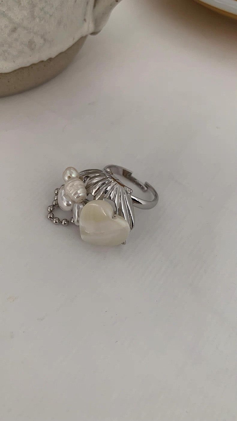 Nacre.pearl.heart silver shell ring