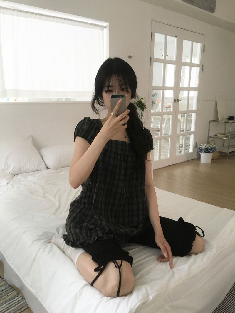 Frill Capri Pants