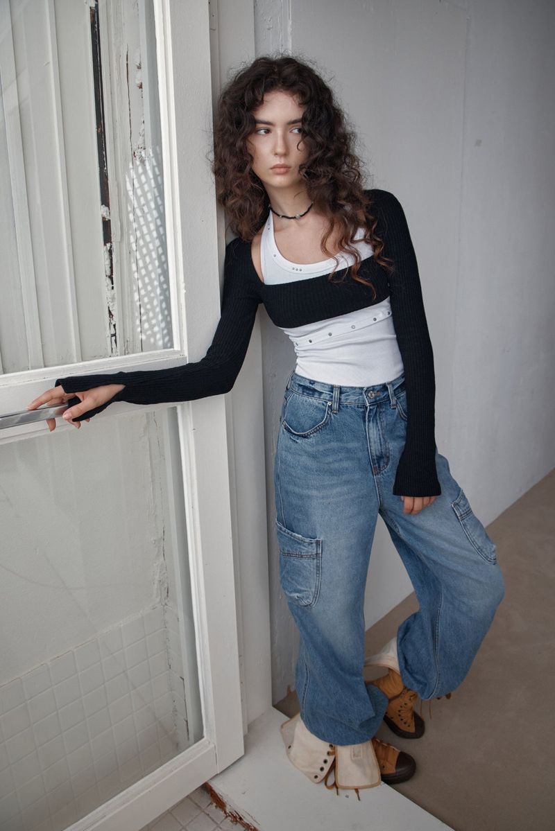 SOFT POSE TEE - BLACK