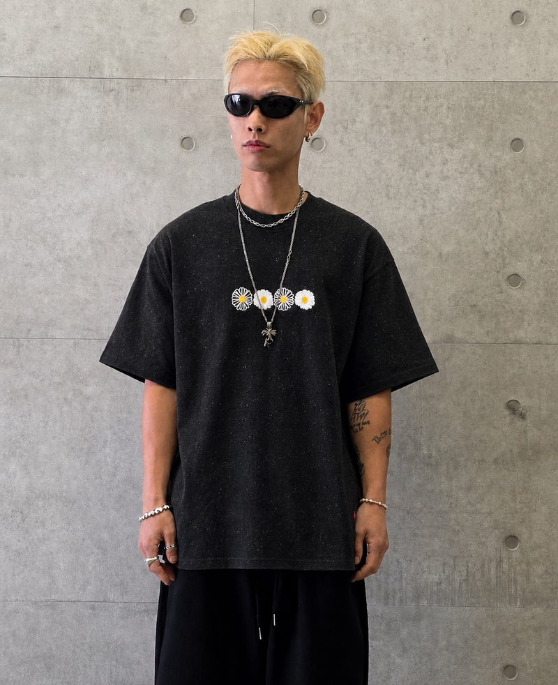 VENTIQUE（ベンティーク）の「VENTIQUE フラワー刺繍Tシャツ 2color（トップス）」