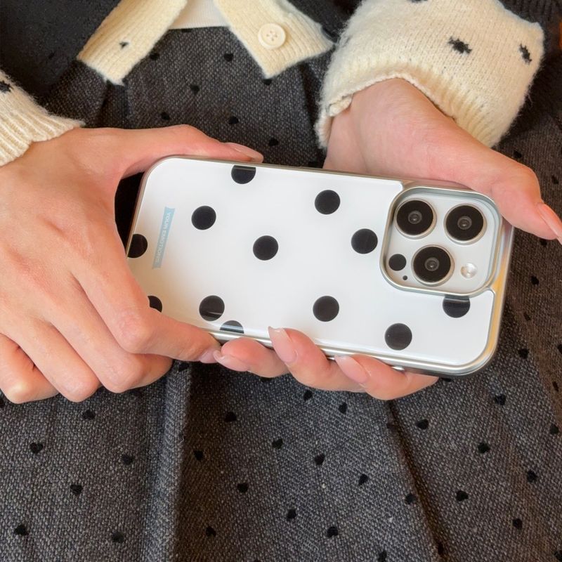 your emotions(ユアーイモーション)の「Dot text silver case (white)(Smartphone Accessories)」
