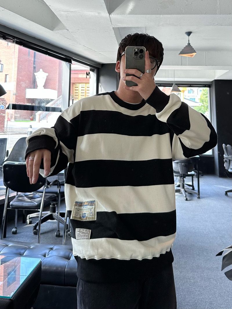 Mentor Patch Dangara Loose Fit Sweatshirt