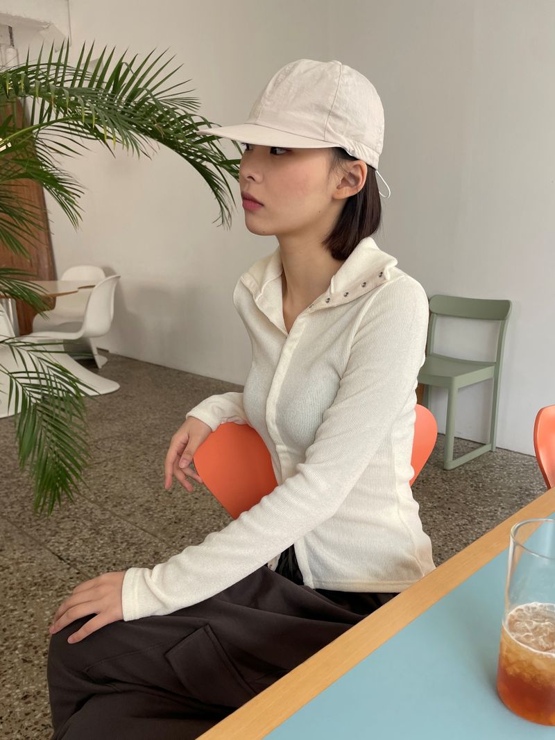 Open high-neck knit T