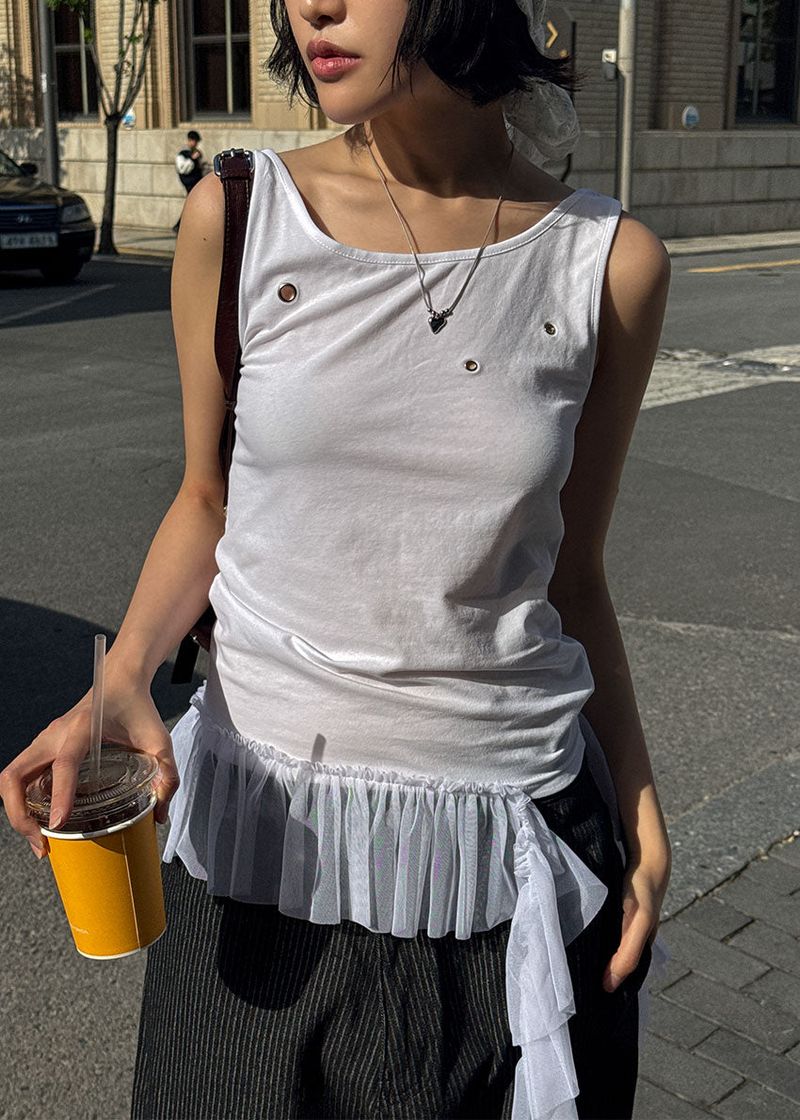 eon（イオエン）の「EYELET FRILL SLEEVELESS（Tops）」