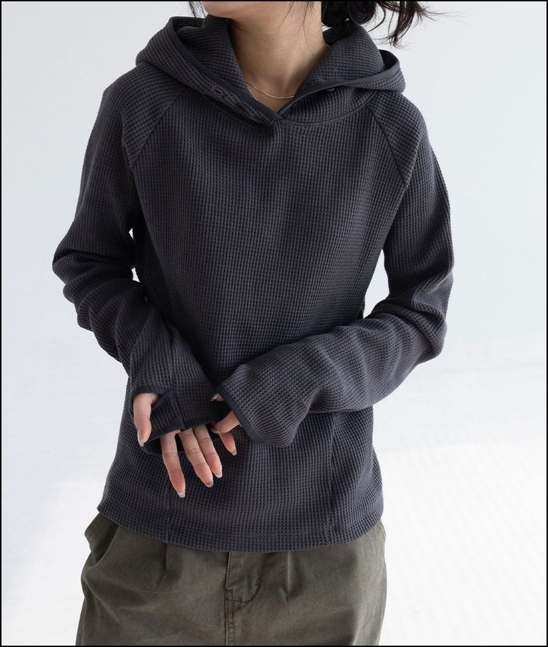 Revi henry neck hoodie (finger whole)