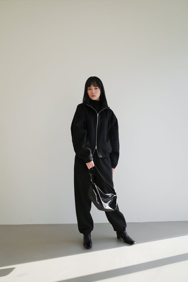 Lotu（ロトゥ）の「ウールジョガーパンツ, ブラック（パンツ）」
