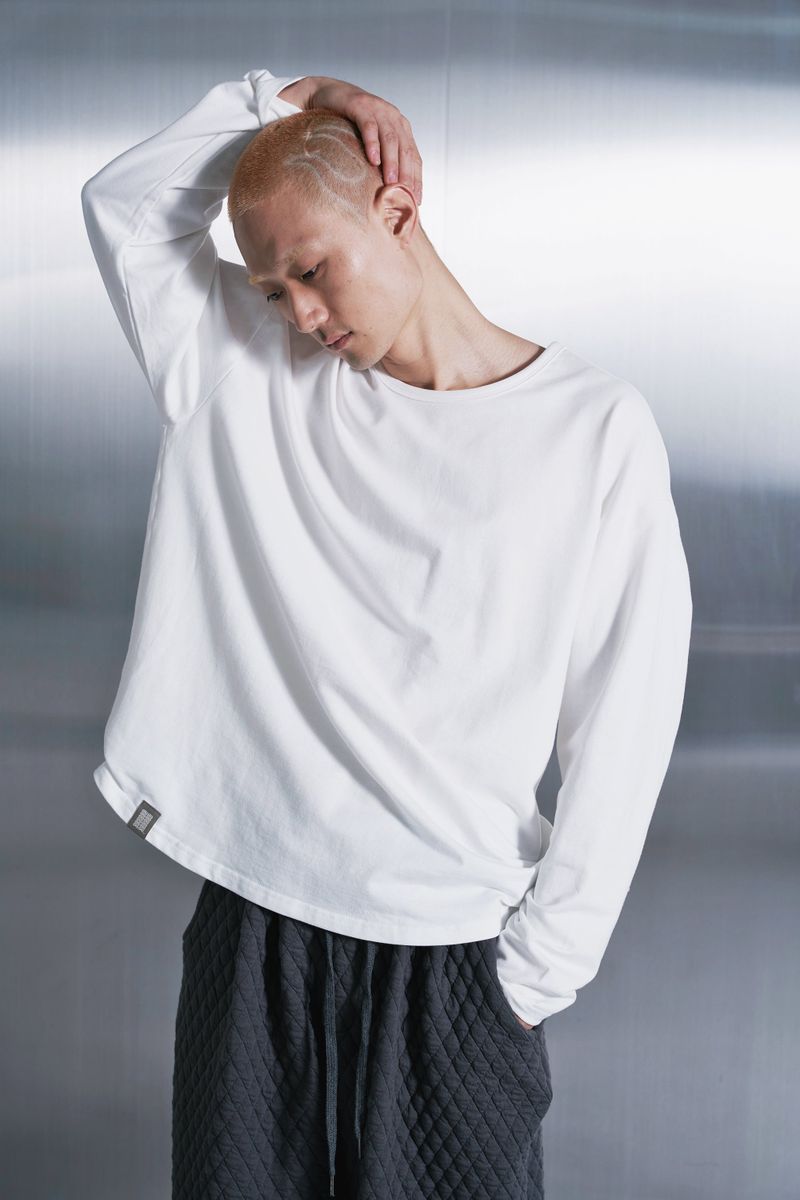 ESSENTIAL PLEAT U-NECK TEE (Off-White)