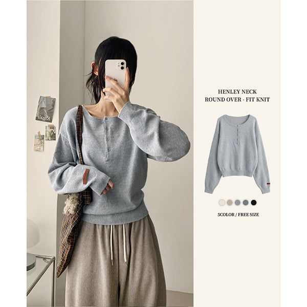 hijjoo（ハイチュー）の「Kitts Leather Patch Snap Henley Neck Loose Fit Knitwear（Tops）」