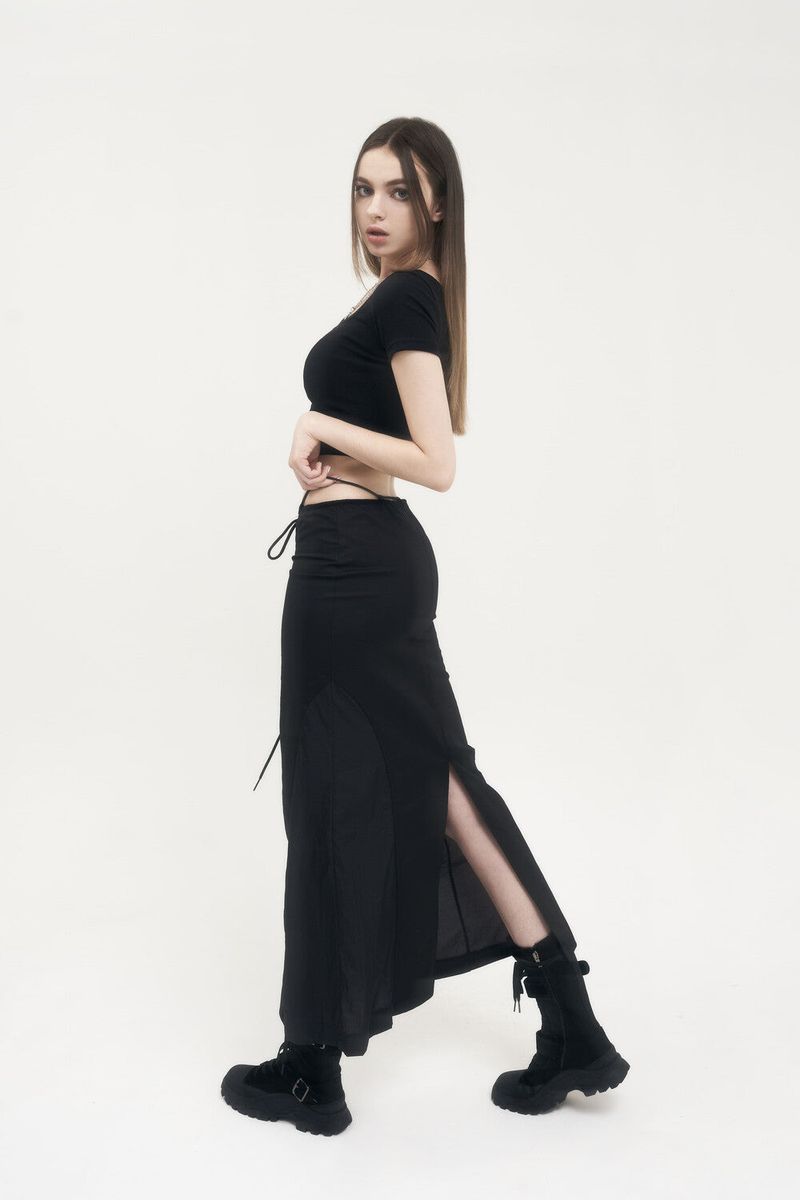  [Seow] Croped logo T-shirts, black