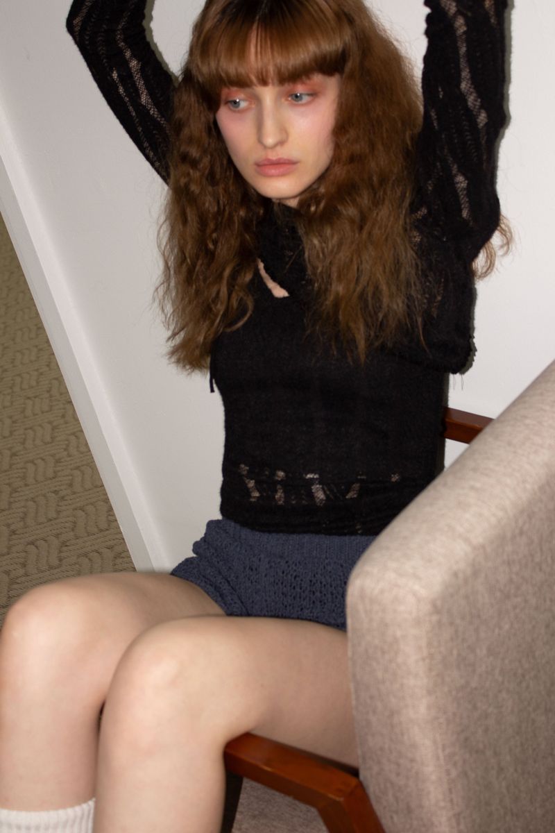UNBALANCE SPAN LACE SHIRRING TOP / BLACK