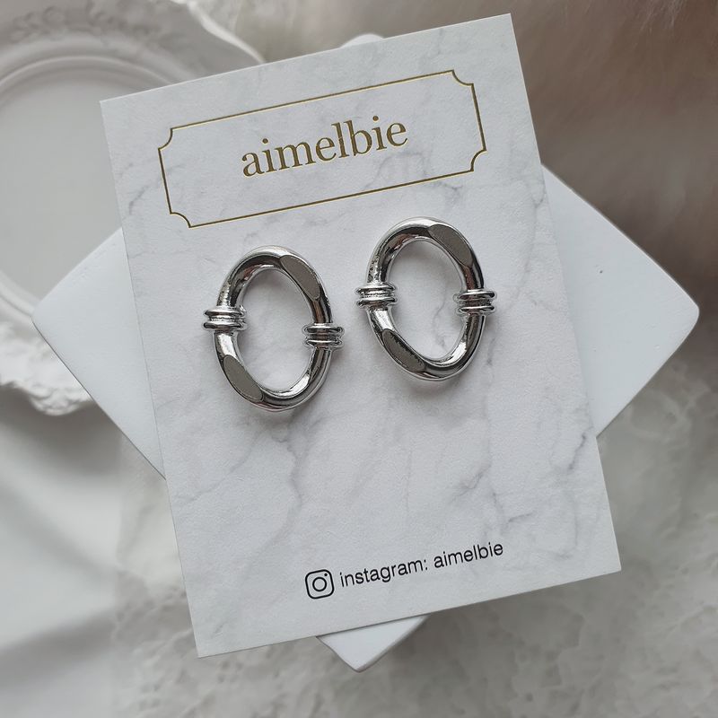 [Aespa Winter, Karina Piercing] Knotted Oval Ring Piercing - Silver Color