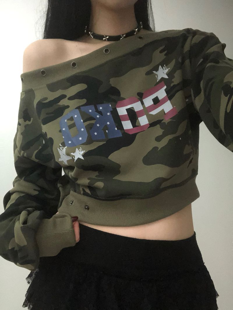 Camo Off-shoulder Button Sweatshirt