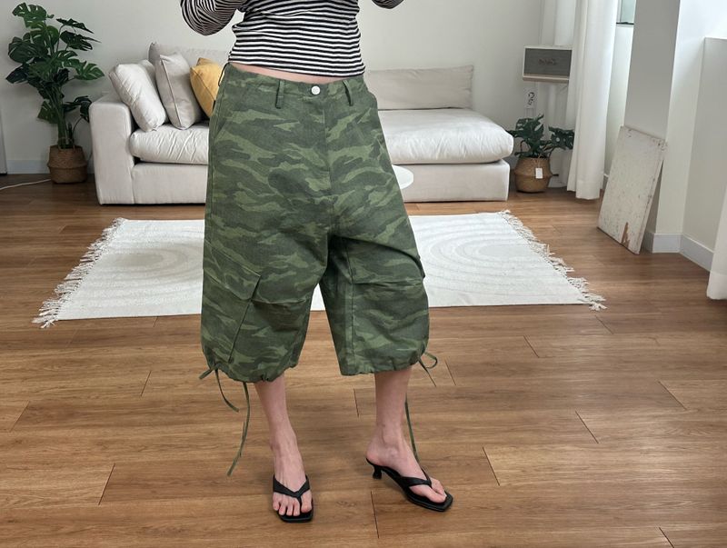 wide cargo bermuda shorts
