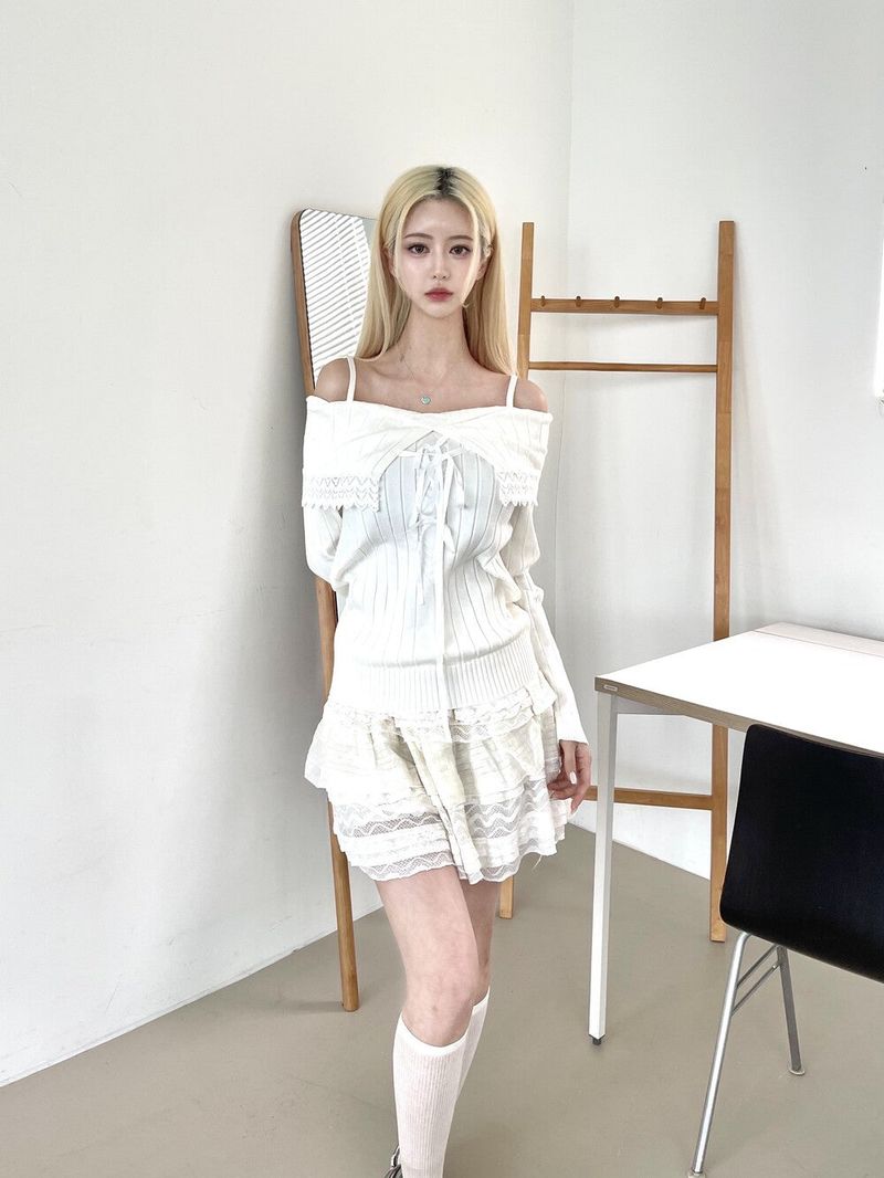 1445. Ribbon off sholder knit