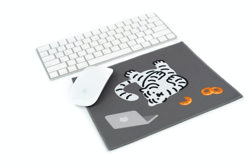 DOUGHNUT TIGER MOUSE PAD