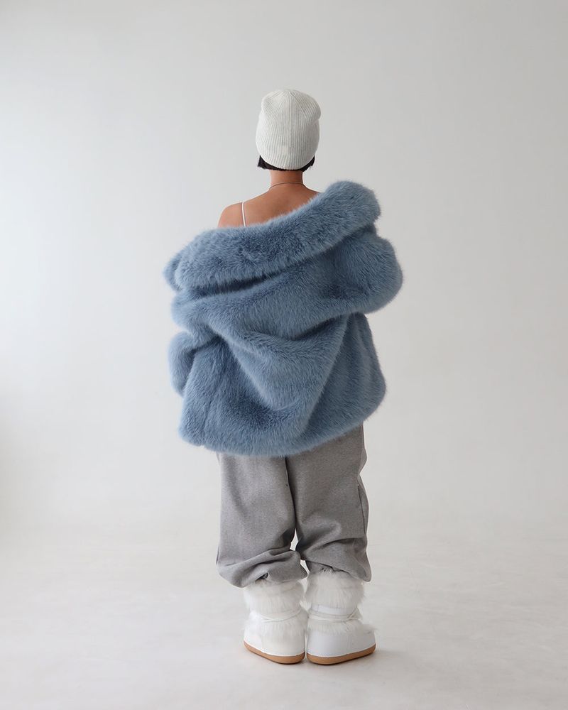 Pastel collar fake fur jacket