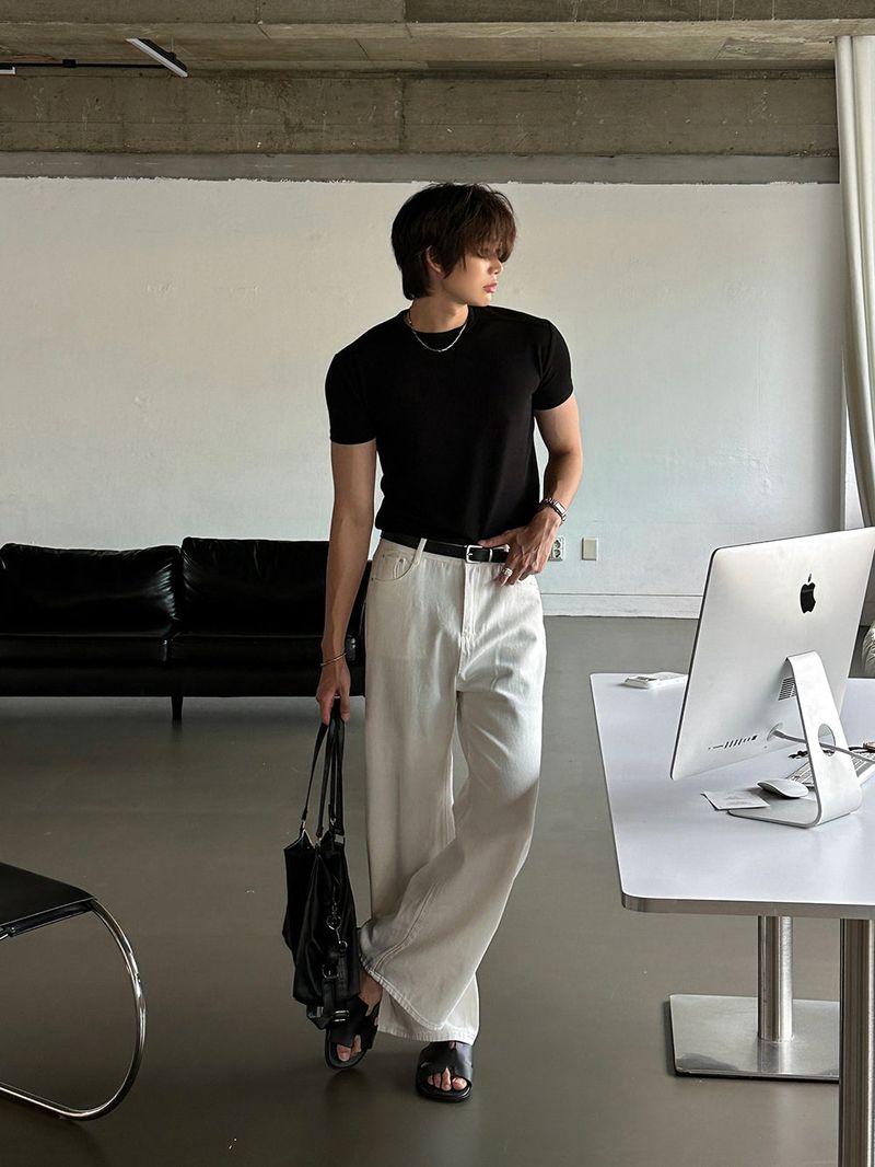 [SET] Aven cut muscle-fit short-sleeve T-shirt + Mer cut flare-fit denim pants