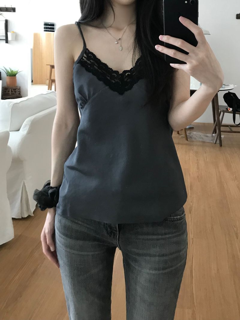 Kitten（キッテン）の「Satin Lace Sleeveless Top (2 colors)（Tops）」