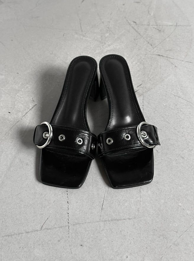 1107 Eyelet Belt Square Sandals (5cm)