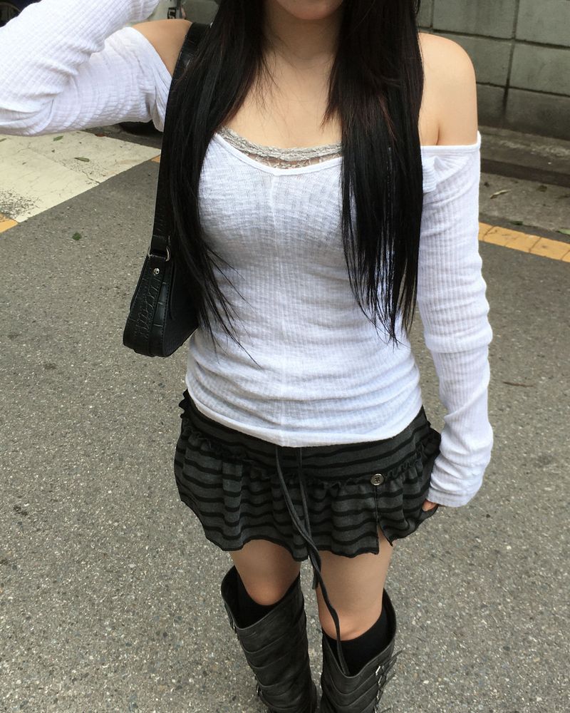 Lace sleeveless