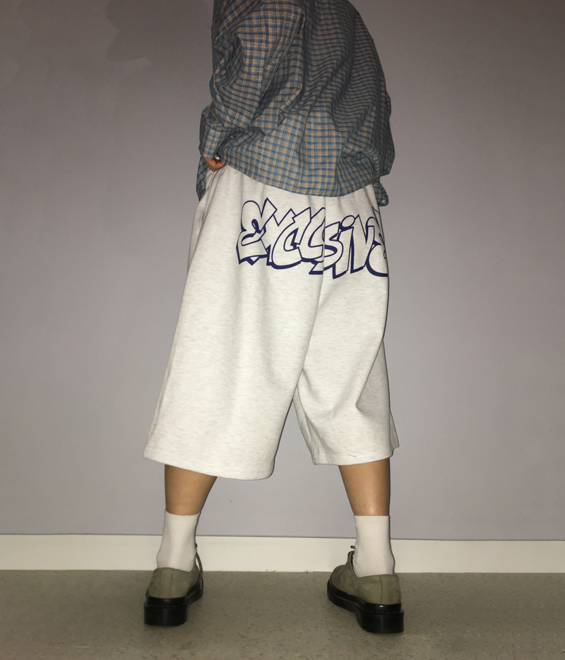 Oversized Graphic Print Bermuda Shorts (3c)