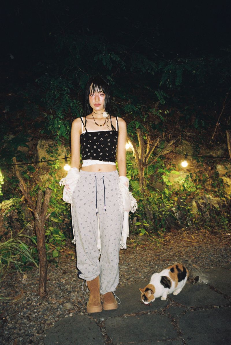 smile sleeveless black