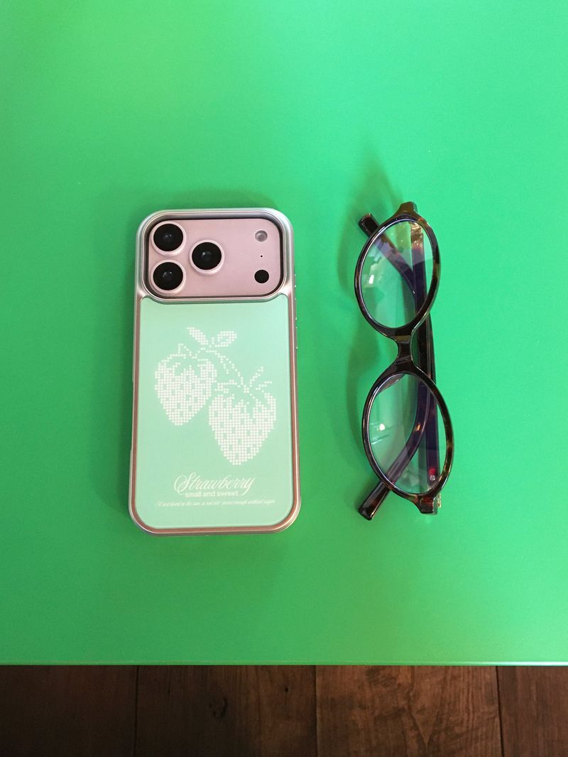 Strawberry Silver Glass Bumper Case