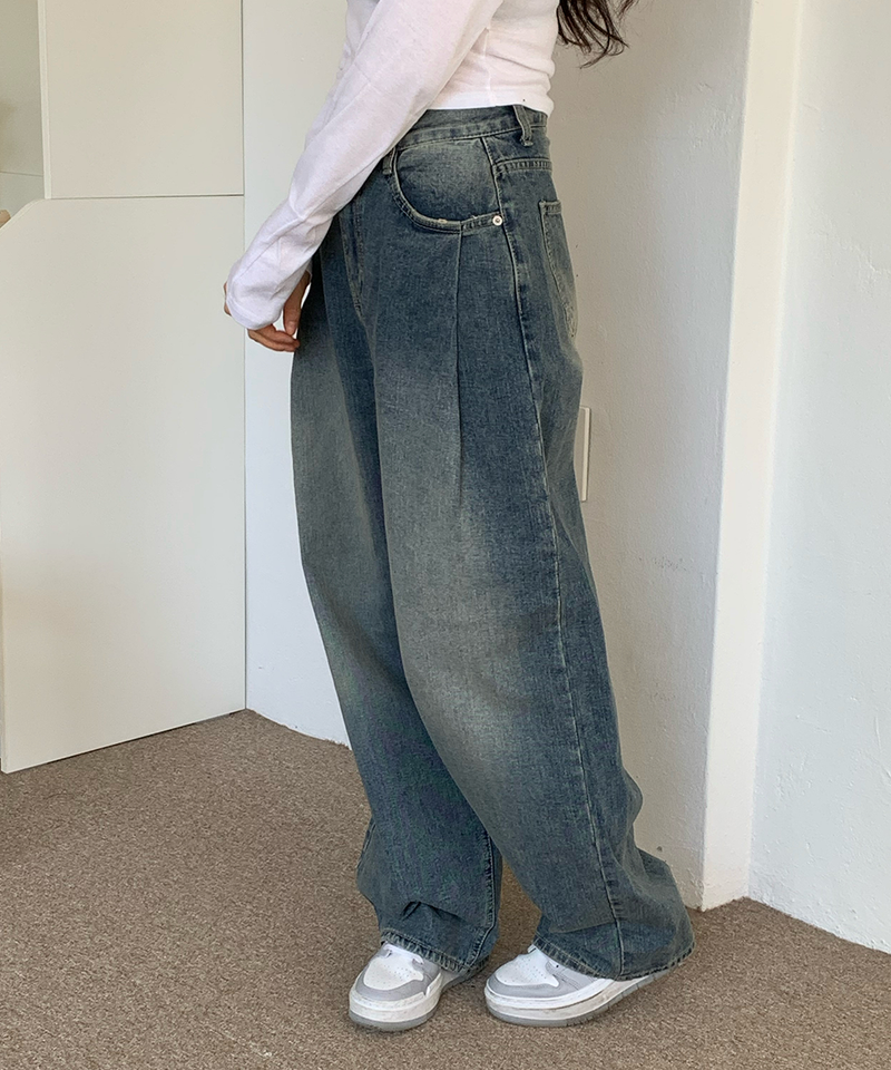 one-pintuck hip pants