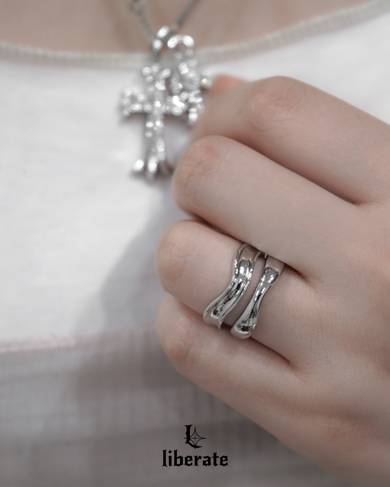Double Twist Ring